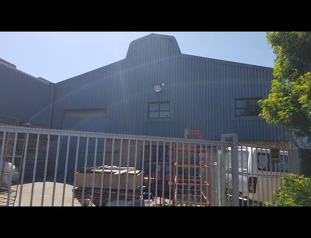 450M² FACTORY TO LET IN TRIANGLE FARM